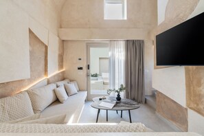 Maisonette with Heated Jacuzzi | 1 bedroom, premium bedding, down comforters, memory foam beds