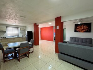 Shower, rainfall showerhead, towels - Lomas Altas Tonala Céntrico 8 (Tonalá)