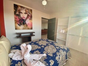 Appartement, plusieurs lits, cuisine, dans la tour | 2 chambres, couette en duvet d'oie, fer et planche à repasser