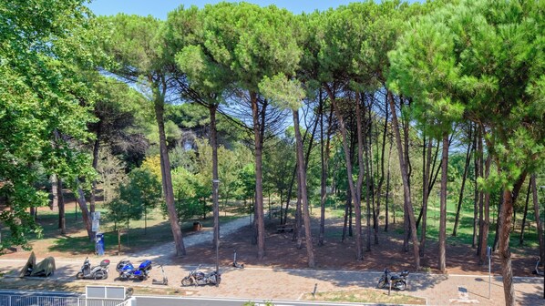 Vista frontal de la propiedad