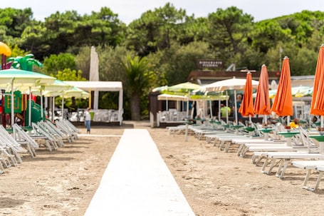 Exterior. Meet Hostel Cervia