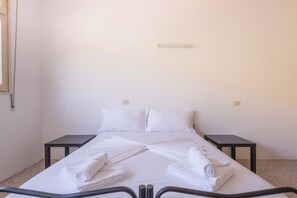 Desk, free WiFi, bed sheets - Meet Hostel Cervia (Cervia)