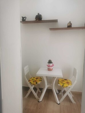Dining - The Sunflower, whole house 5 minutes from Museum, Cathedral, beach and movida  (Reggio Calabria)