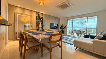 LĂ€genhet Comfort | Vardagsrum | 80-centimeters smart-tv med digitalkanaler och Netflix