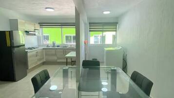 Apartment, Multiple Beds, Kitchen, Tower | Dining room