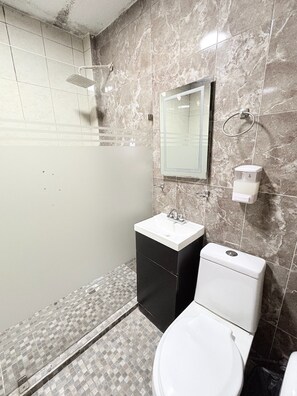 Dusche, Regendusche, Handtücher, Seife
