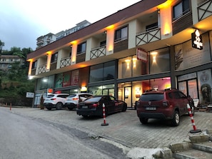 المنشأة من الخارج