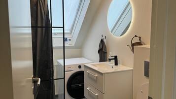 Hårtørrer, bidet, håndklæder, Sæbe