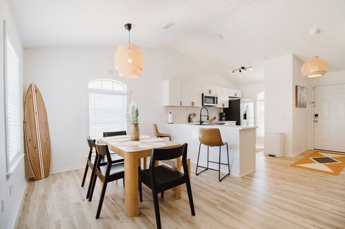 30A Oasis with Lake, Beach, Patio, Fenced Yard for Pets