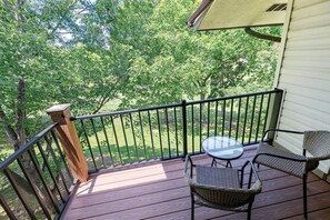 Property grounds - The Capital Indoor Outdoor Pool, Hot tub & More (Branson)