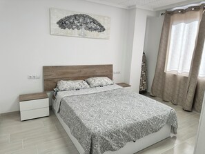 3 chambres, fer et planche à repasser, Wi-Fi, draps fournis