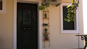 Unclassified image, 5 of 28, button - Όμορφο εξοχικό στούντιο με πισίνα & κήπο,εύκολη πρόσβαση, 6χλμ από αεροδρόμιο (Kokkini Hani)