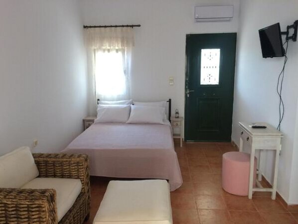 1 bedroom, WiFi (free), bed sheets - Όμορφο εξοχικό στούντιο με πισίνα & κήπο,εύκολη πρόσβαση, 6χλμ από αεροδρόμιο (Kokkini Hani)