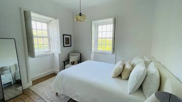 6 camere, una scrivania, ferro/asse da stiro, Wi-Fi gratuito