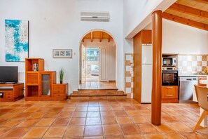 Frigorifero, microonde, forno, lavastoviglie