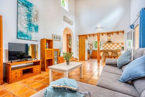 TV - Casa Tulipa by dracmallorca (Cala Llombards)