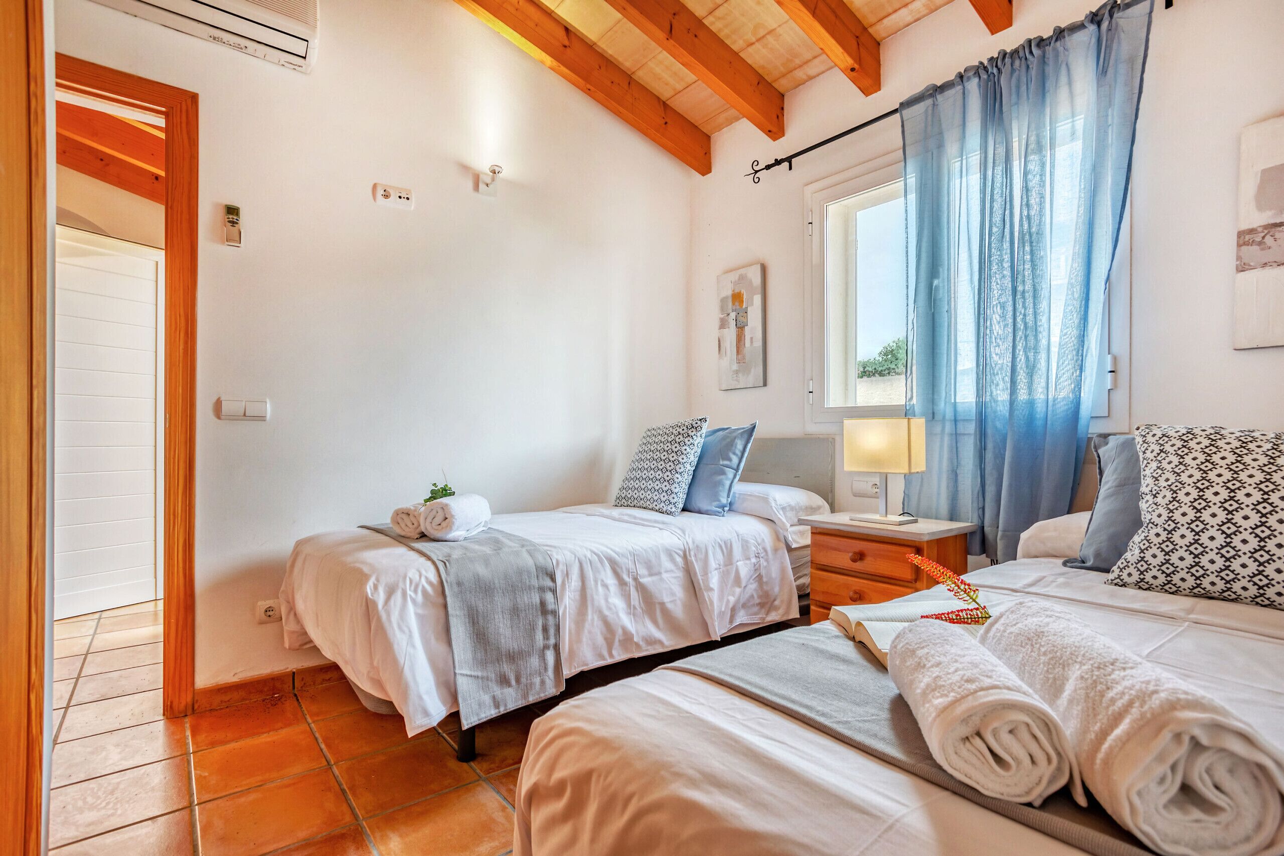 2 dormitorios, tabla de planchar con plancha, wifi gratis y ropa de cama