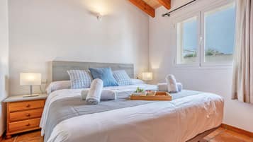 2 chambres, fer et planche à repasser, Wi-Fi gratuit, draps fournis