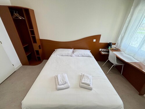 Halte Hôtel Situé à la Sortie de La10, un Hotel Confortable Pour se Reposer !