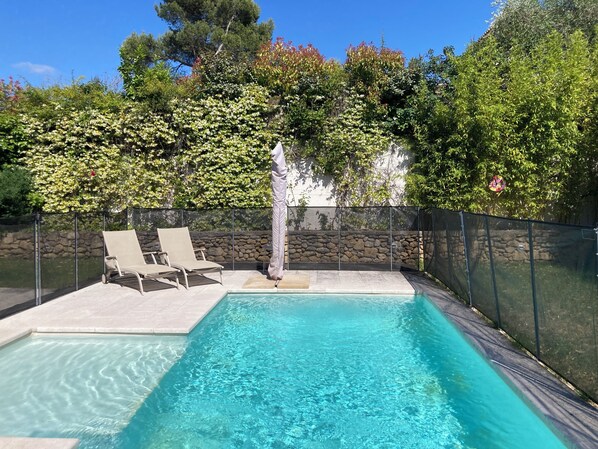 Pool - Loue Superbe Villa Contemporaine Climatisée au Calme 120m² Piscine 6 Couchages (Cabriès)