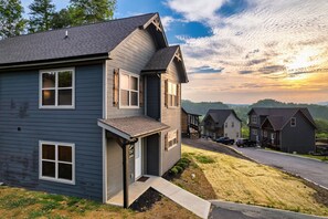A residential building with a dark gray exterior, multiple windows, and a visible front door. - Free Dollywood Tix/10Min2Dollywood/DogsOK (Sevierville)