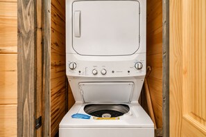 Pack light and wash as you go with the in-unit stacked washer and dryer. - Free Dollywood Tix/DogsOK/10Min2Dollywood (Sevierville)