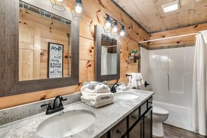Handtücher, Shampoo, Toilettenpapier