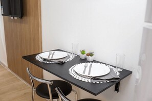 Basic Suite | Dining