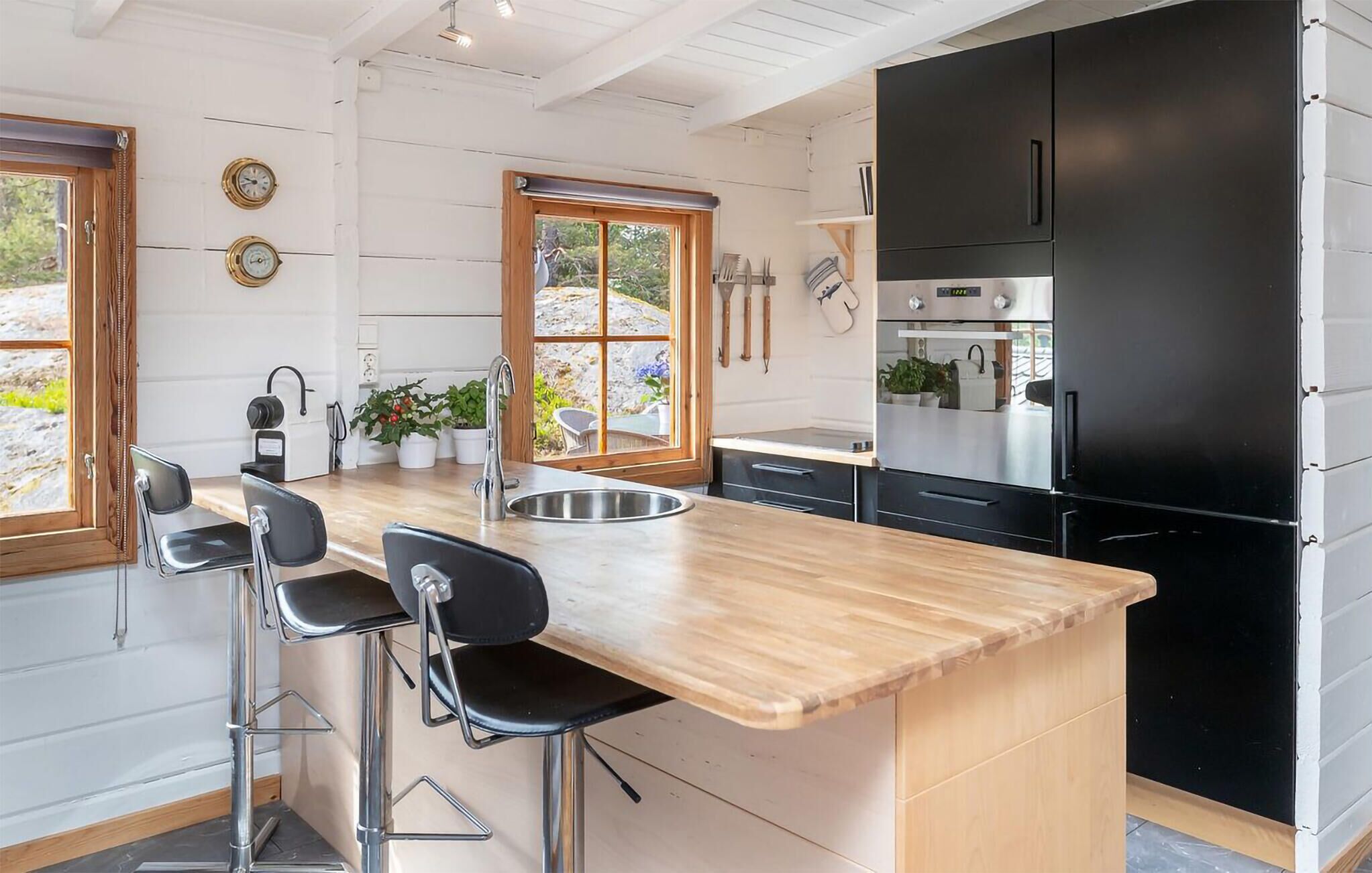 ثلاجة، غسالة أطباق، ماكينة لصنع القهوة/الشاي