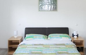 1 quarto, cofres nos quartos, ferros/tábuas de passar roupa