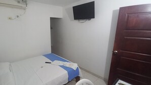 Desk, laptop workspace, WiFi (free), individually furnished - HOSTAL CASA DE LA ABUELA (El Banco)