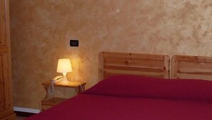 Desk, free WiFi - Albergo Quattro Pini (Pozzolengo)