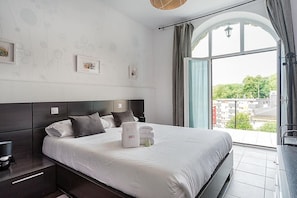 2 bedrooms, iron/ironing board, free WiFi, bed sheets