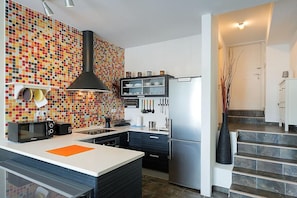 Fridge, microwave, oven, stovetop