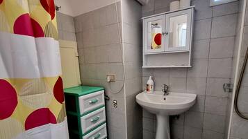 Douche, serviettes fournies