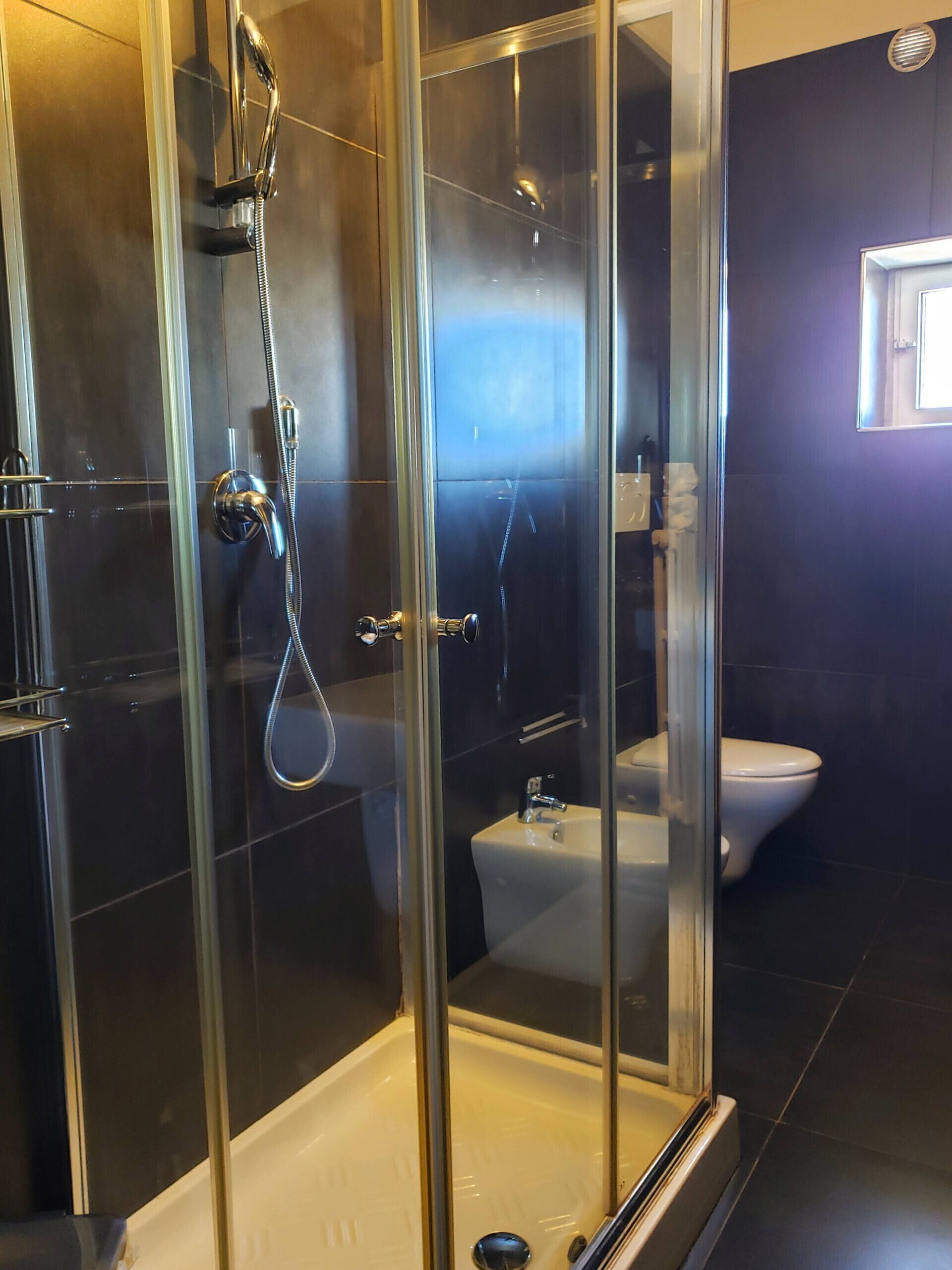 Douche, serviettes fournies