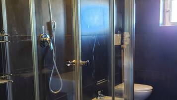 Douche, serviettes fournies