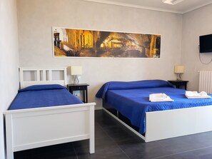 1 bedroom, free WiFi, bed sheets - Room 2 - Rooms Gli Arcangeli 2- Affitti Brevi Ita (Monte Sant´Angelo)