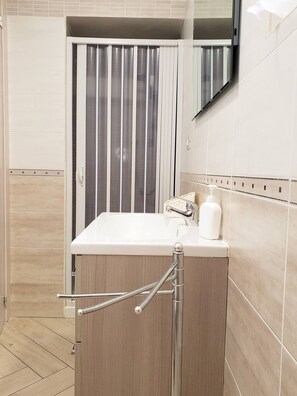 Shower, hair dryer, towels - Dimora Arco 2 - Affitti Brevi Italia (Monte Sant´Angelo)