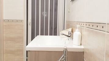 Dusche, Haartrockner, Handtücher