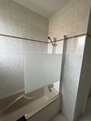 Hair dryer, soap, shampoo, toilet paper - A garden, 500m from the beach, everything for a wonderful family stay of 4/5. (Banyuls-sur-Mer)