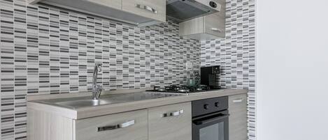 Deluxe Apartment | Private kitchen | Highchair