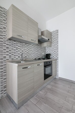 Deluxe Apartment | Private kitchen | Highchair - DeA ApartRooms (Termoli)