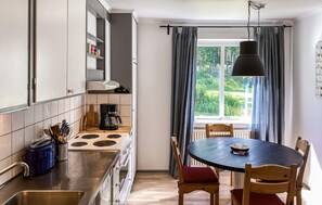 Geladeira, cooktop, lava-louças, cafeteira/chaleira