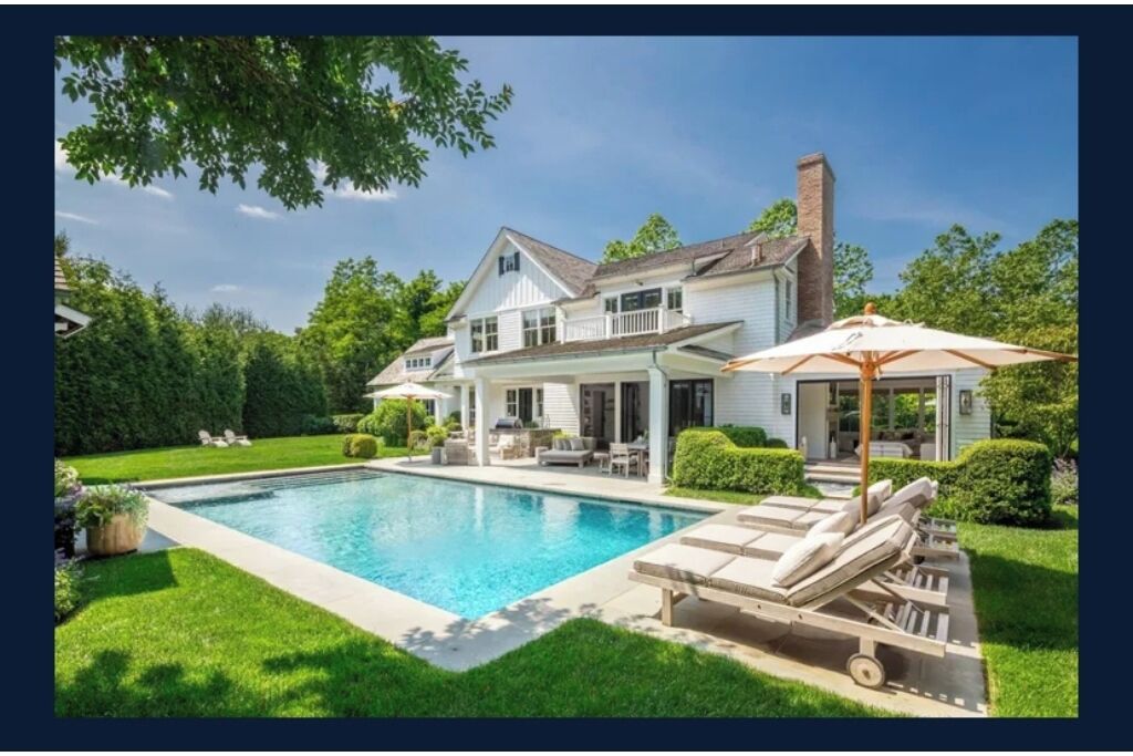 Stunning East Hampton house. Walk to town and bike to beach.