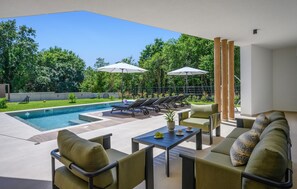 Pool - Luxurious home in Sisan with private swimming pool, can be inside or outside (Sisan)