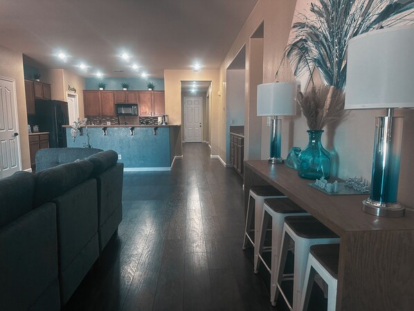 Interior - Luxurious Master Bedroom in pleasant Pahrump with AC, fitness room, WiFi (Pahrump)