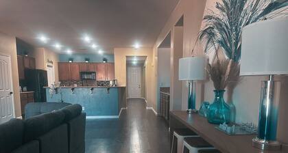 Luxurious Master Bedroom in pleasant Pahrump with AC, fitness room, WiFi