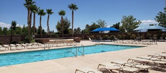 Luxurious Master Bedroom in pleasant Pahrump with AC, fitness room, WiFi