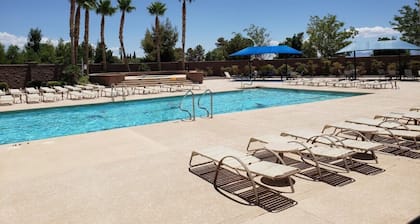 Luxurious Master Bedroom in pleasant Pahrump with AC, fitness room, WiFi